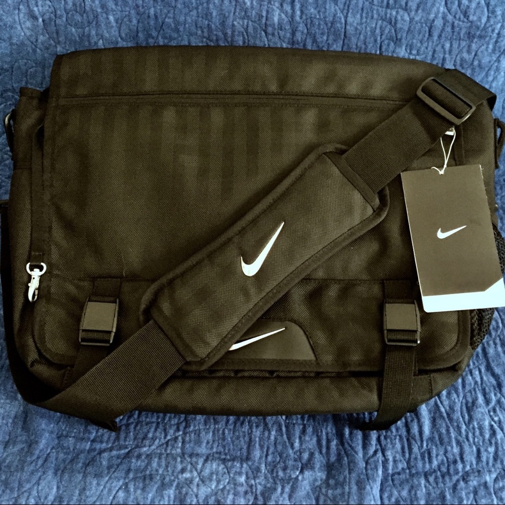 NWT Nike Departure Golf Messenger Bag